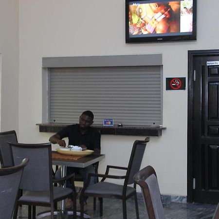 Best Budget Hotel Kunkwaba Exterior photo